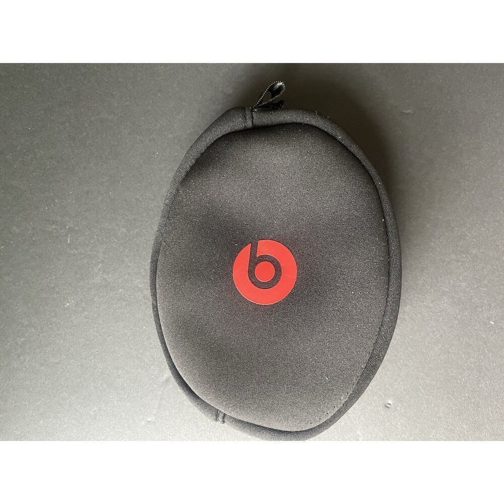 Beats Solo by Dr. Dre Case Headphones Black Soft Zipper Black & Red Logo